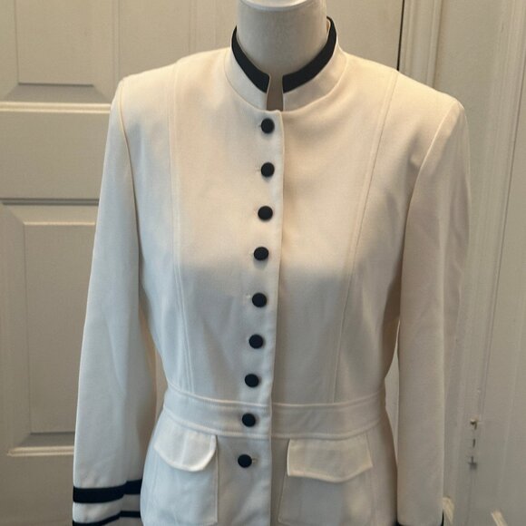 Command Attention with Military Chic: Plaza South Women's Jacket, Size 10 - Picture 10 of 12